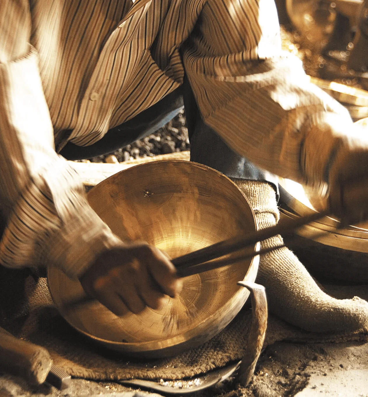 klangschalen-herstellung-handarbeit-metall Handwerkliche Herstellung einer Klangschale aus Metall